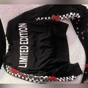 Cute small size limited edition top with red roses and checkered pattern!